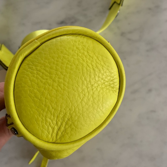 NWT Aimee Kestenberg ‘On top of the world’ bottle, phone, cards $ cross body - Picture 9 of 12